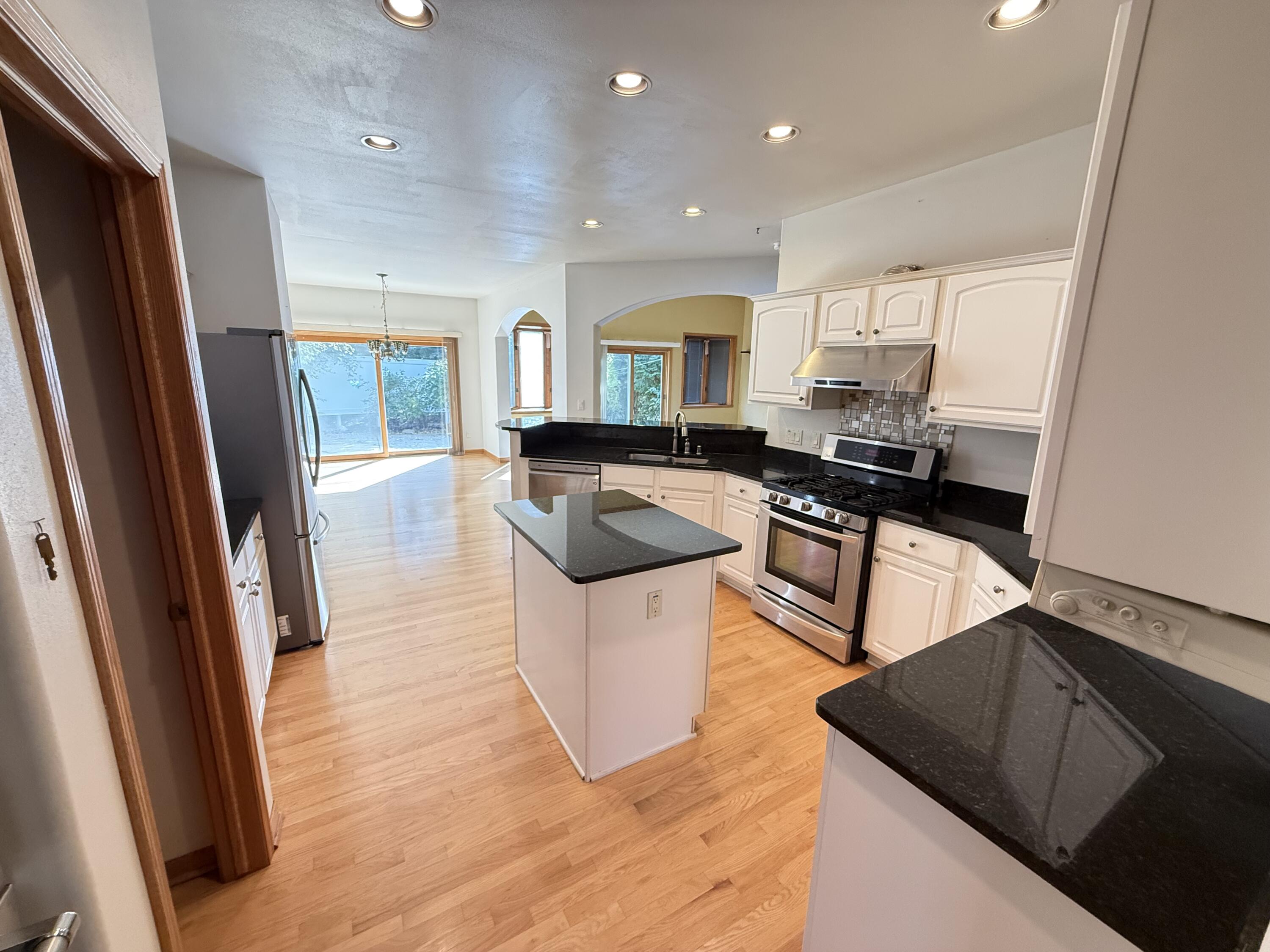 2340 Robbie Court Brookfield, WI 53005 - Photo 6 of 28 Kitchen