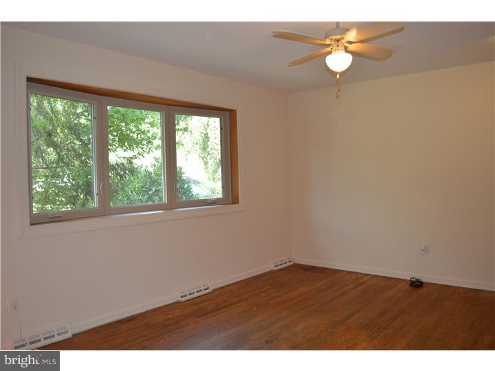 842 Lehigh Road Newark, DE 19711 - Photo 13 of 24 Living Room
