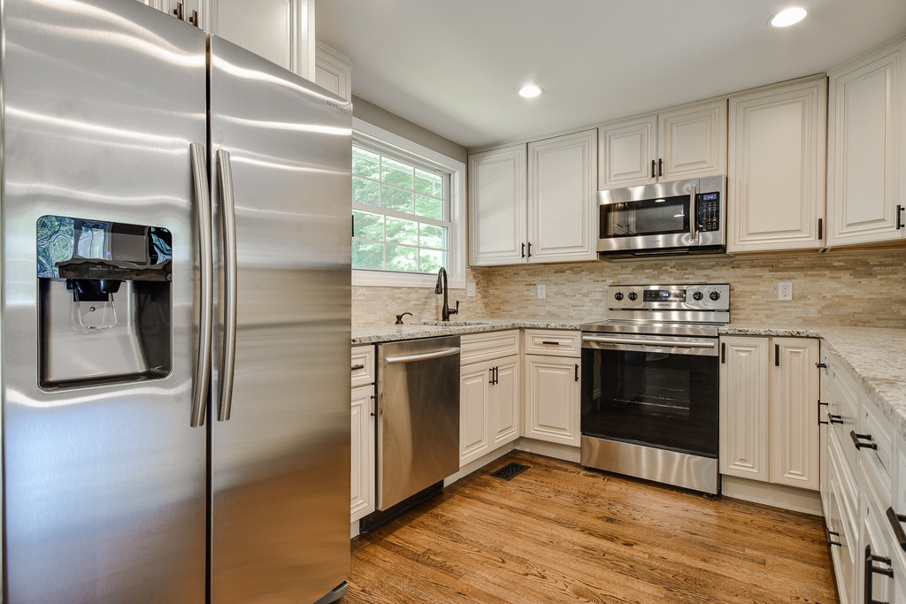 39 Lyman Road Framingham, MA 01701 - Photo 9 of 30 Gallery Image 9