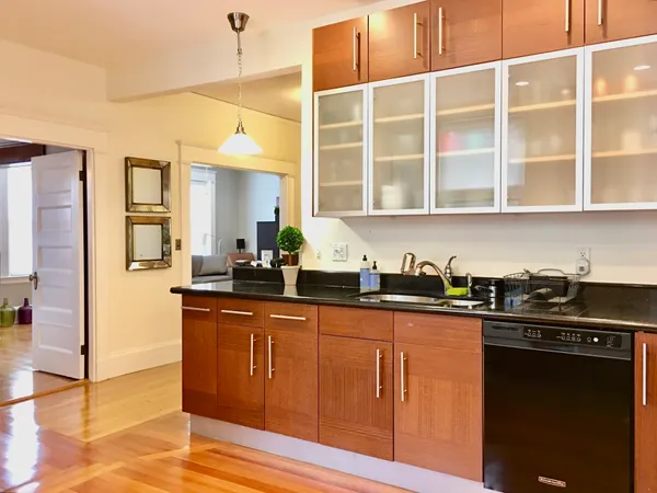 $4,950 | 6 Thayer Street, Unit 2, Brookline, MA 02445
