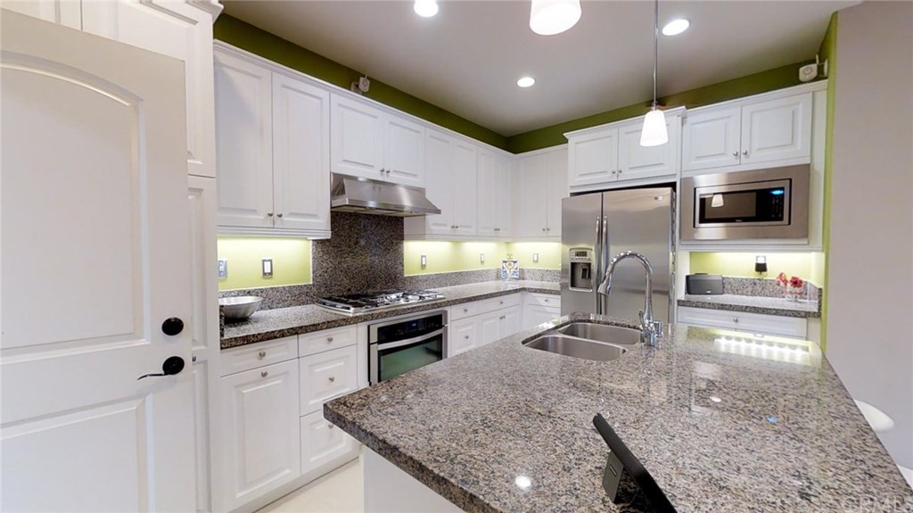 2963 Walking Beam Place Brea, CA 92821 - Photo 5 of 33 Kitchen