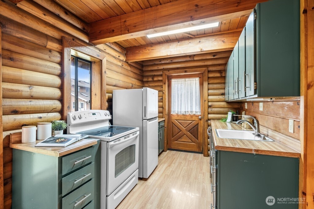 26023 Southeast 166th Street Issaquah, WA 98027 - Photo 22 of 32