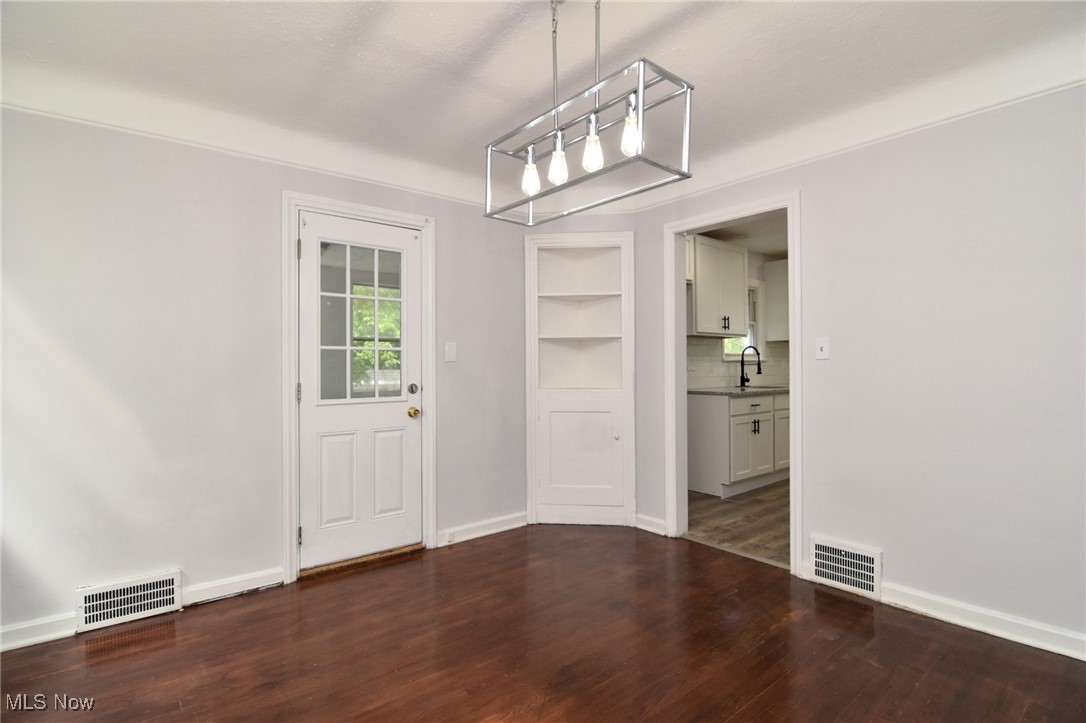 1084 Rushleigh Road Cleveland Heights, OH 44121 - Photo 8 of 30