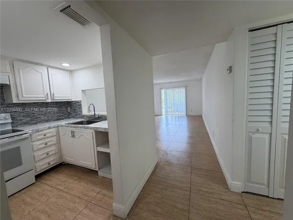 $1,675 | 13685 Northeast 10th Avenue, Unit 304, North Miami, FL 33161
