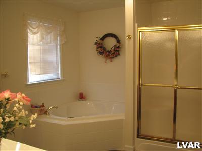 4183 Walter Road Bethlehem, PA 18020 - Photo 7 of 9