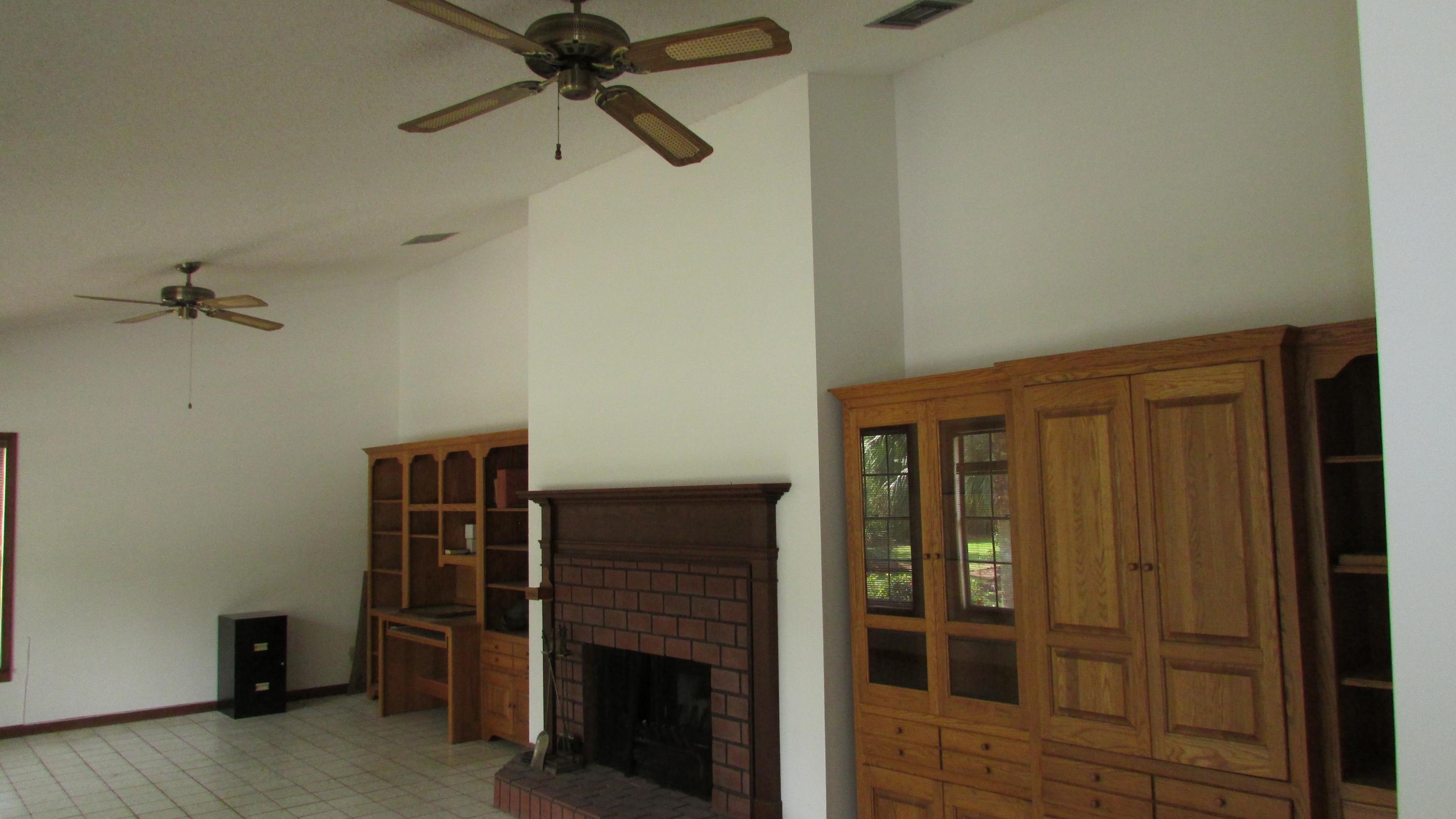 11049 Sandy Run Road Jupiter, FL 33478 - Photo 4 of 21 Living Room