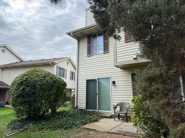 $315,000 | 5513 Barclay Court, Clarendon Hills, IL 60514