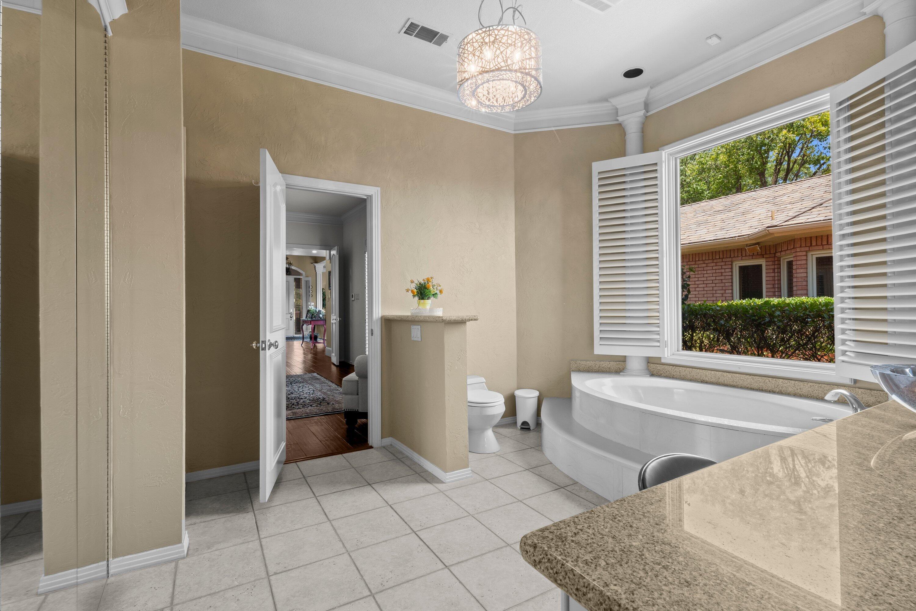 5010 91st Street, Unit 10 Lubbock, TX 79424 - Photo 23 of 51 primary bathroom