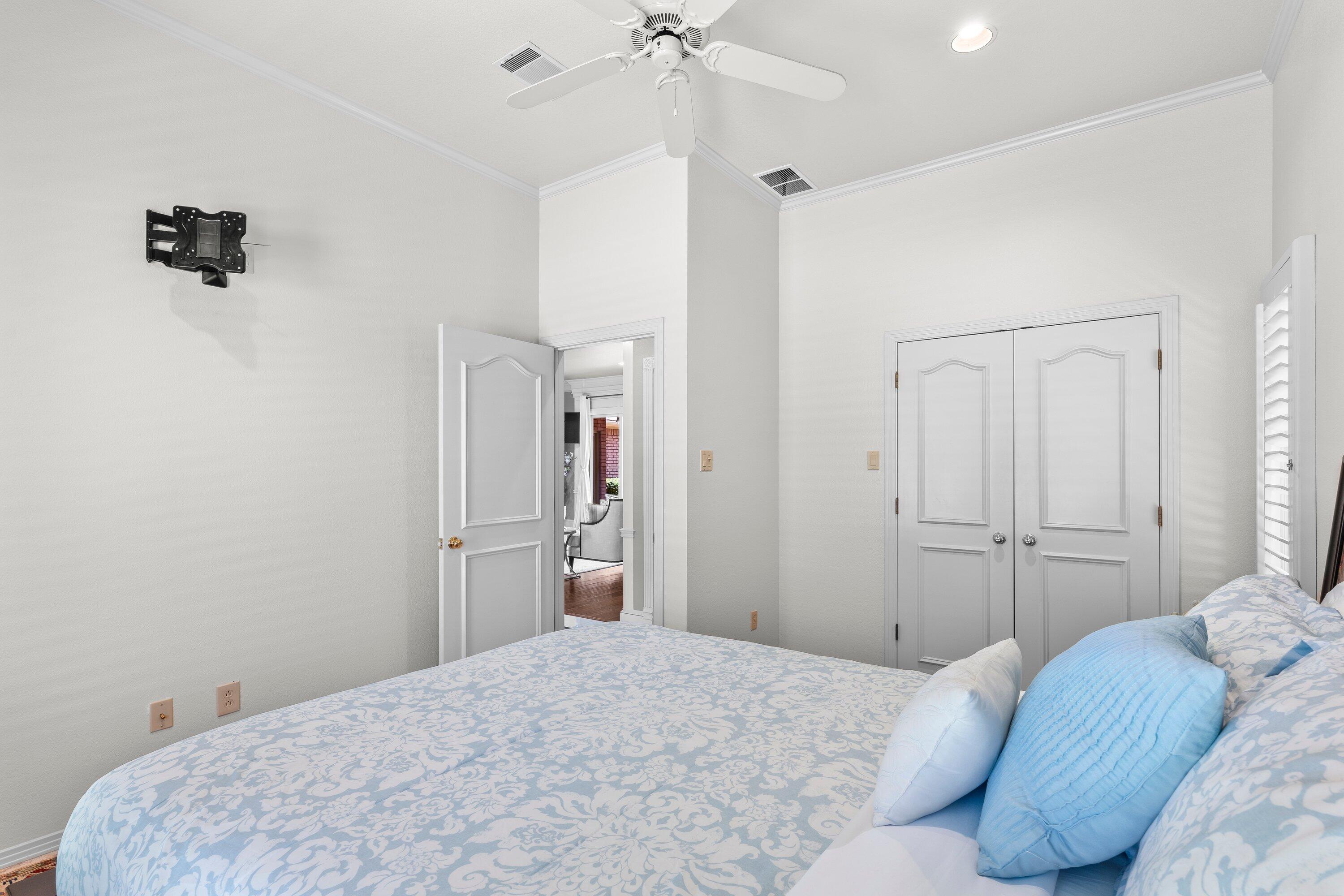 5010 91st Street, Unit 10 Lubbock, TX 79424 - Photo 35 of 51 2nd guest bedroom