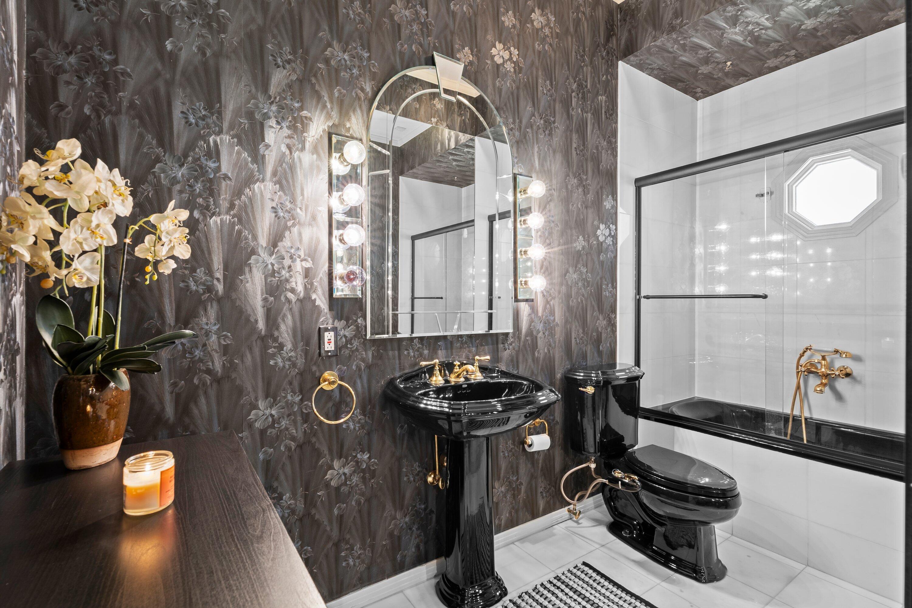 5010 91st Street, Unit 10 Lubbock, TX 79424 - Photo 37 of 51 guest en-suite bathroom