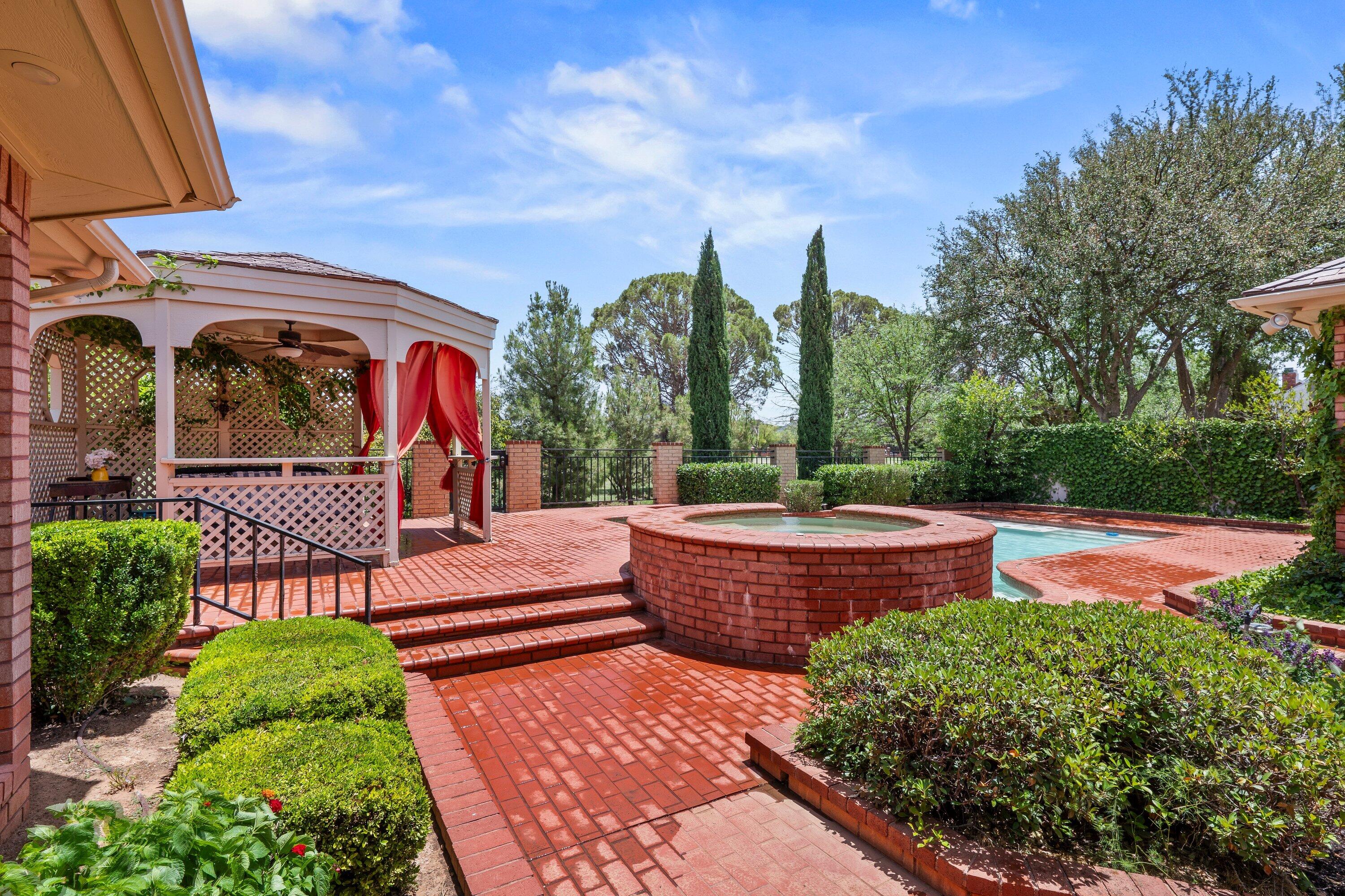 5010 91st Street, Unit 10 Lubbock, TX 79424 - Photo 41 of 51 hottub