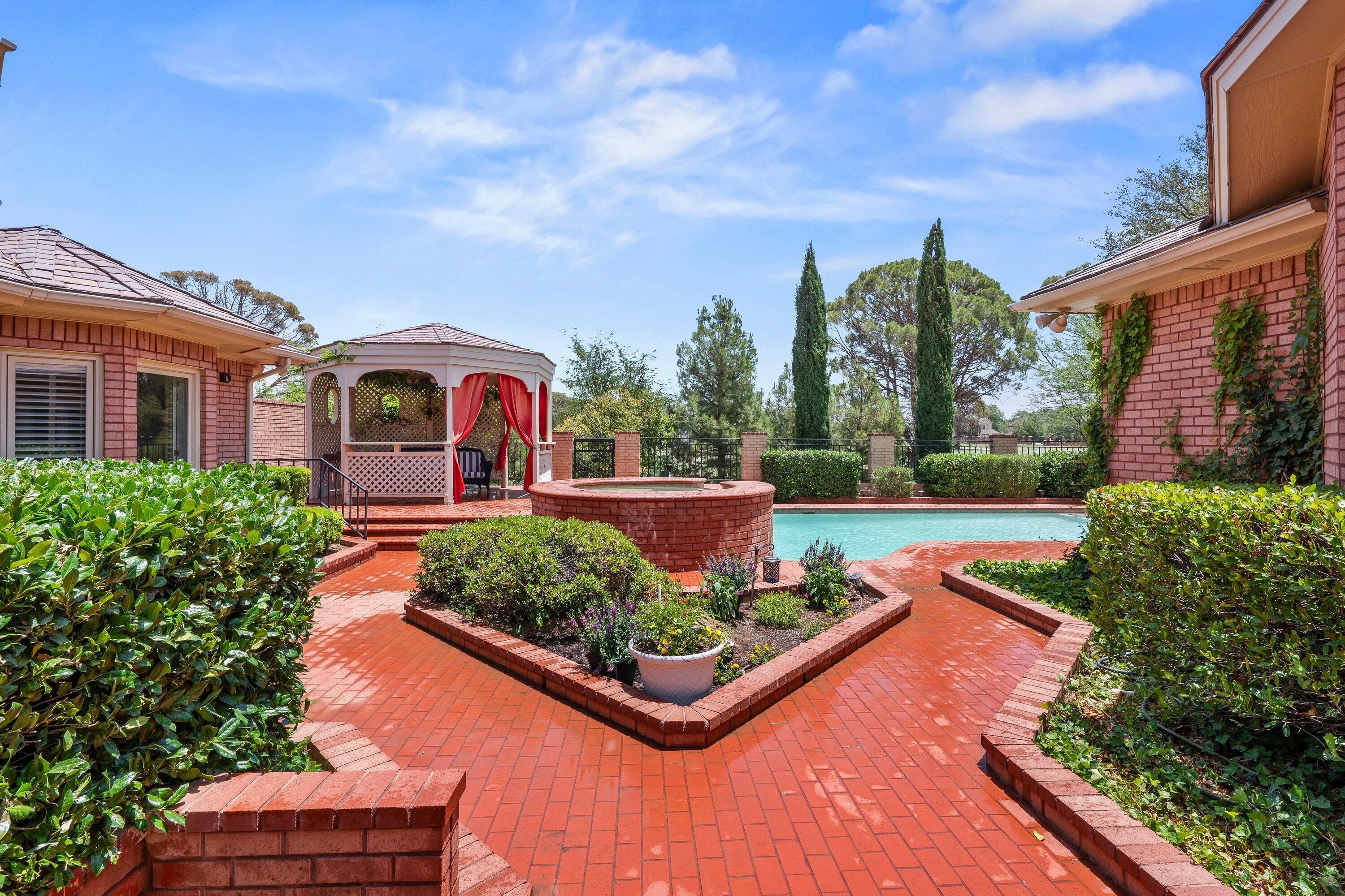 5010 91st Street, Unit 10 Lubbock, TX 79424 - Photo 44 of 51 pool gazebo