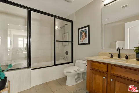$729,000 | 837 North Hudson Avenue, Unit 402, Los Angeles, CA 90038