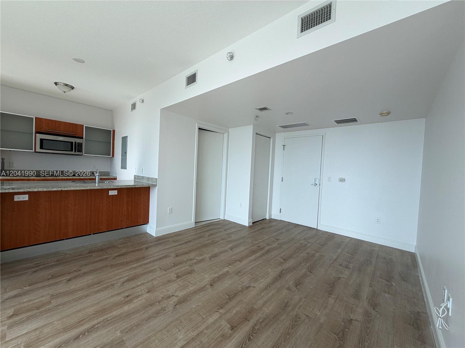 185 Southwest 7th Street, Unit 3200 Miami, FL 33130 - Photo 3 of 13