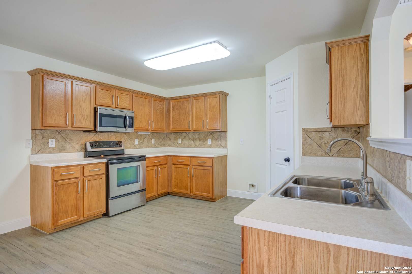 145 Stream Crossing Cibolo, TX 78108 - Photo 21 of 40 a kitchen with a sink stove top oven and microwave
