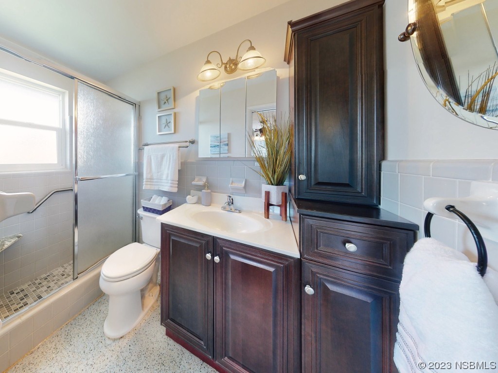 18 Silk Oaks Drive Ormond Beach, FL 32176 - Photo 25 of 46 a bathroom with a toilet sink and mirror