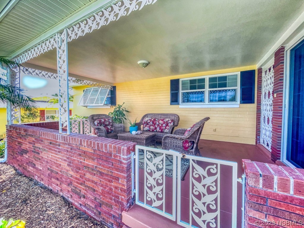 18 Silk Oaks Drive Ormond Beach, FL 32176 - Photo 4 of 46 a view of a furniture of a house