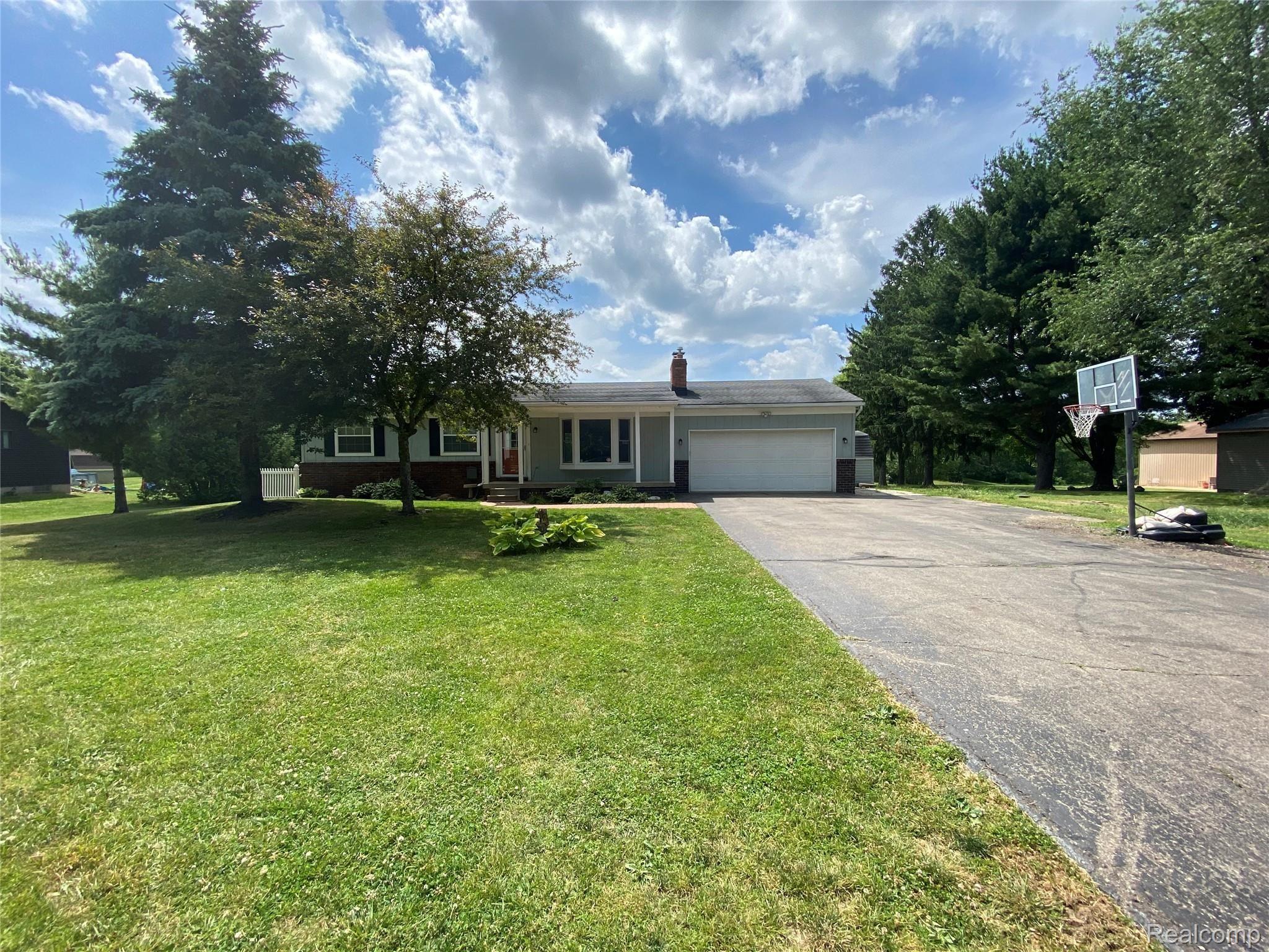 3682 County Farm Road Howell, MI 48843 - Photo 2 of 21 59A94CDC-AAAB-4716-ABA2-0905BB6DF0C3.jpeg