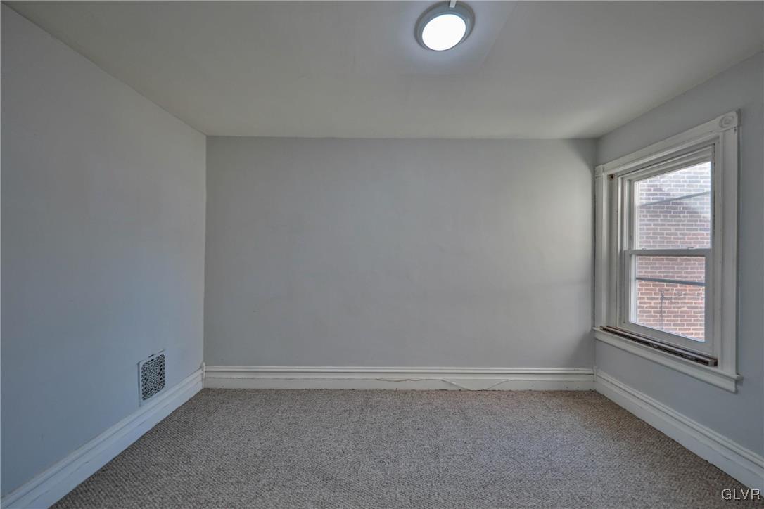 641 7th Avenue Bethlehem, PA 18018 - Photo 21 of 29 an empty room with a window