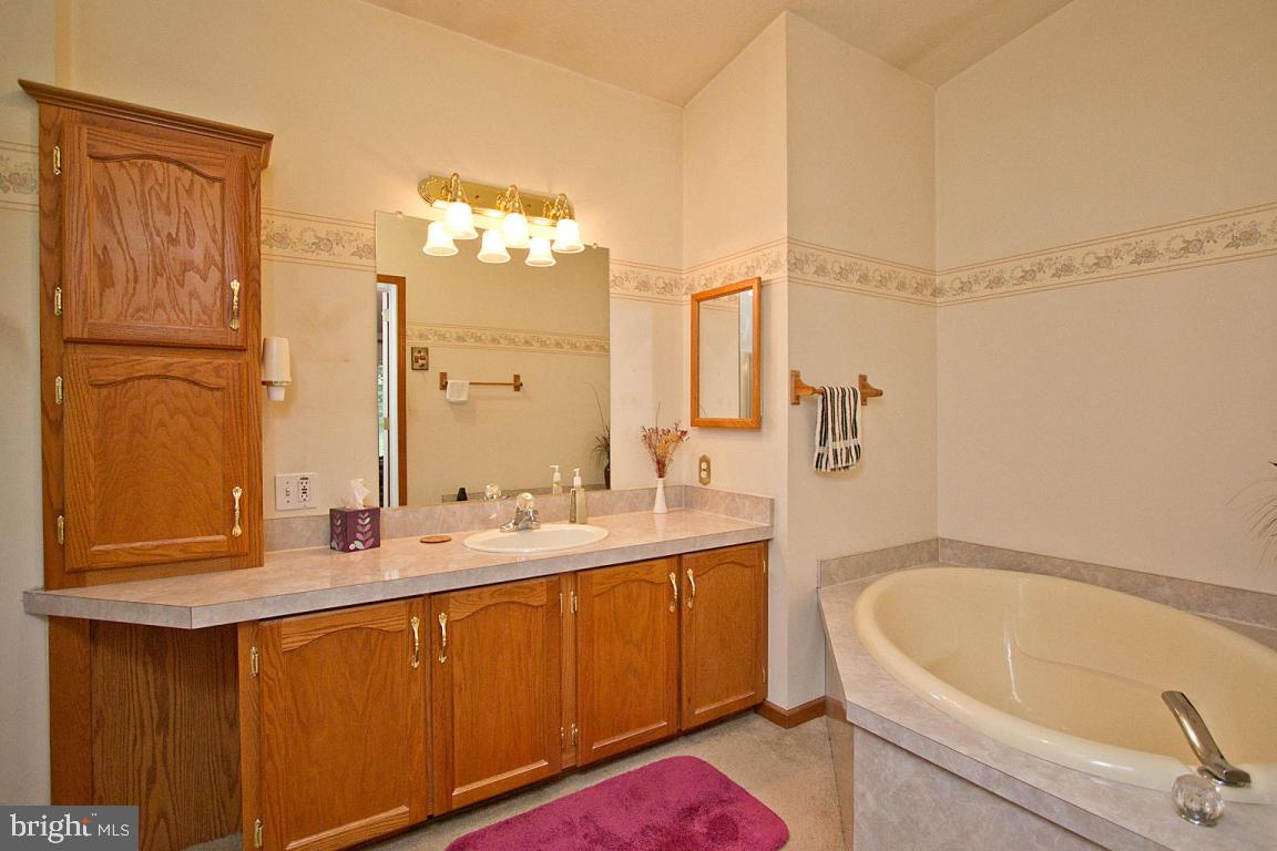200 Acorn Lane Lititz, PA 17543 - Photo 7 of 55