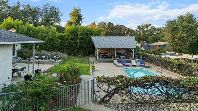 a view of a house with backyard and sitting area
