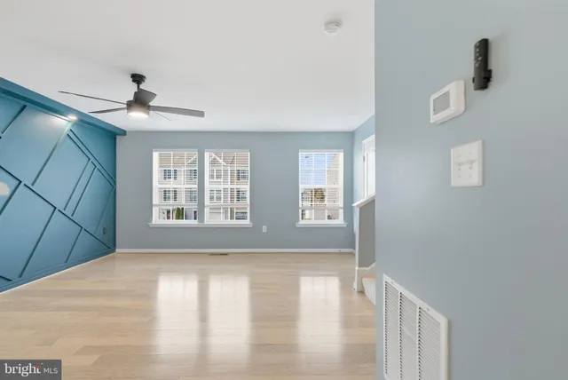 a view of empty room with window