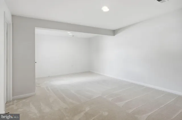 $2,000 | 43 Cecily Way, Ranson, WV 25438