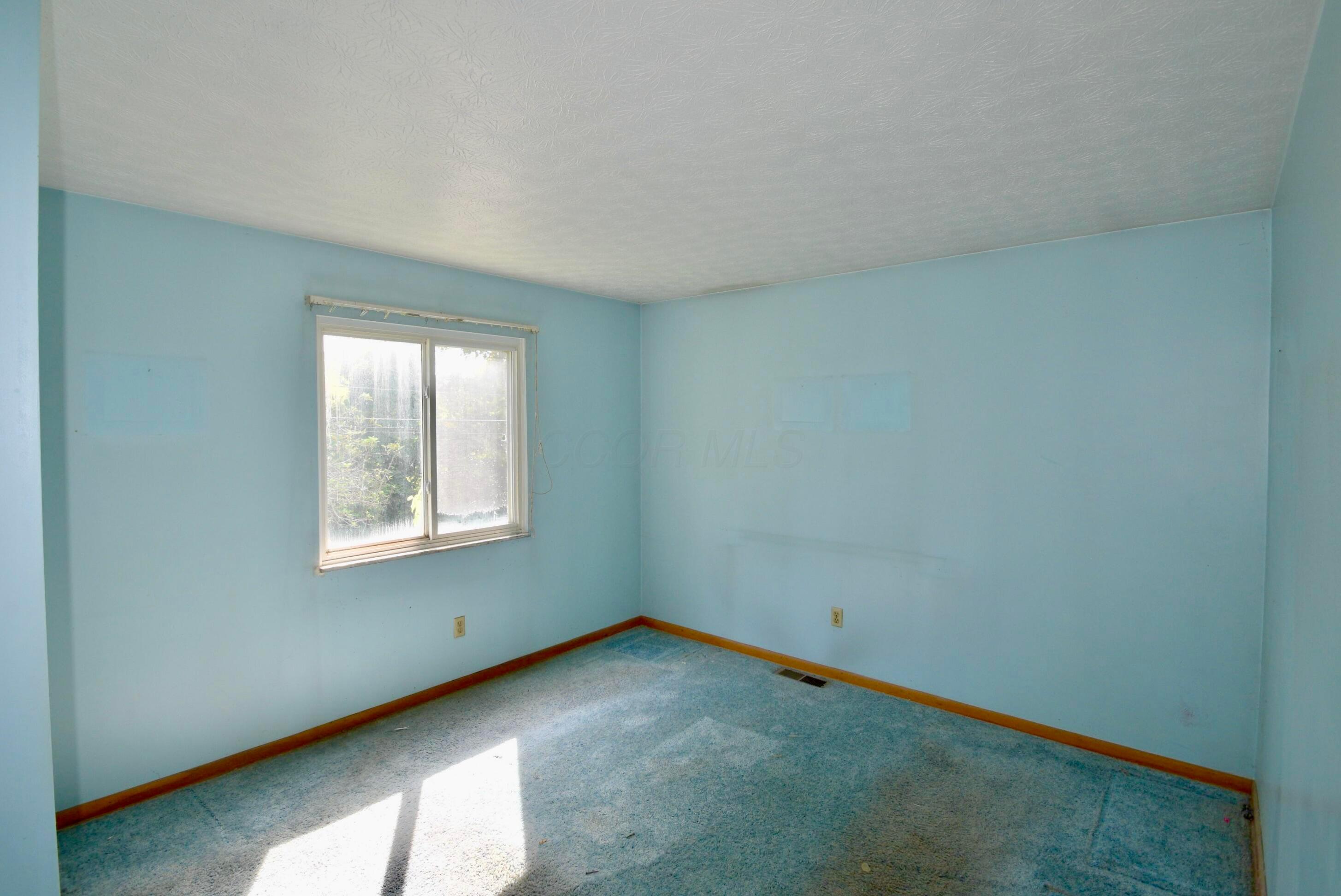 5789 Riverton Road Columbus, OH 43232 - Photo 24 of 30 DSC_2274