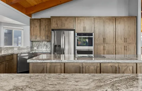 $3,595,000 | 2067 Aloha Drive, South Lake Tahoe, CA 96150