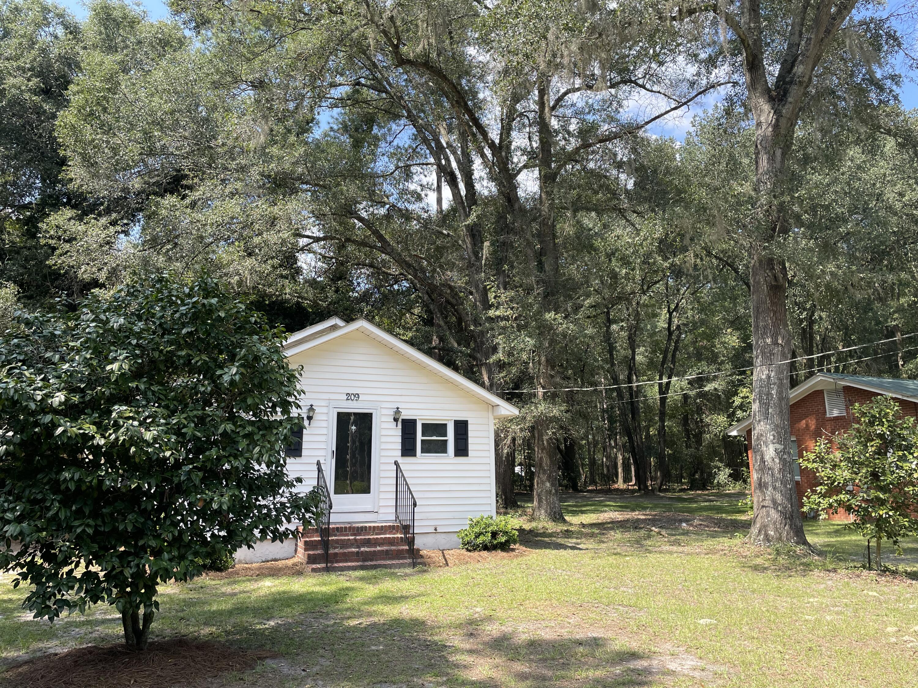 209 Mt Carmel Road Walterboro, SC 29488 - Photo 5 of 52 209 Mount Carmel Road