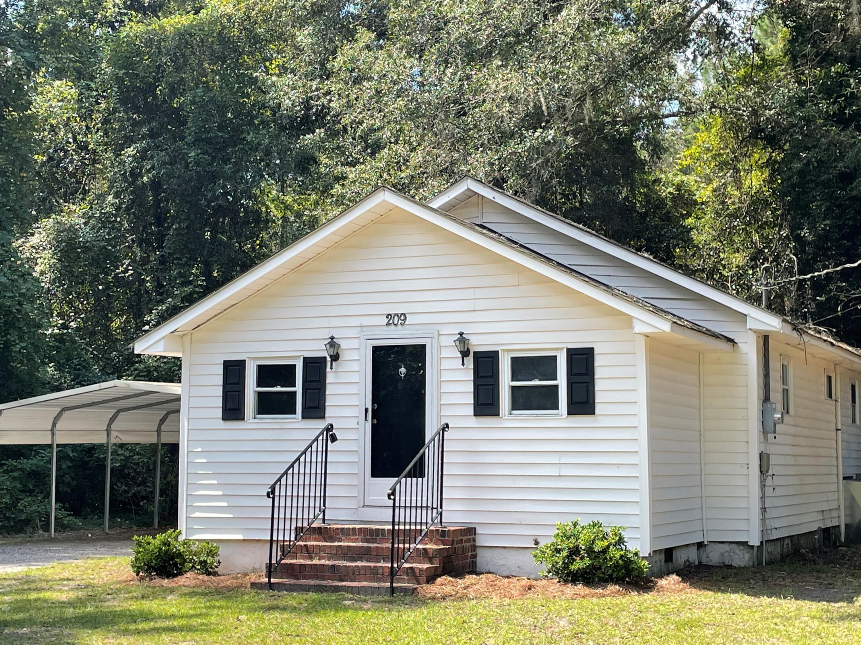 209 Mt Carmel Road Walterboro, SC 29488 - Photo 6 of 52 209 Mount Carmel Road