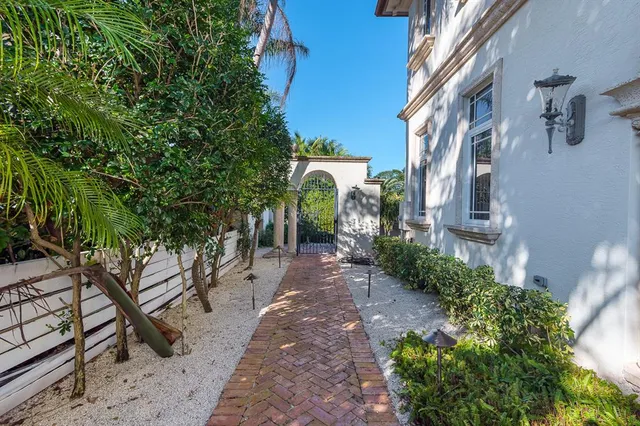 a view of a pathway with a house