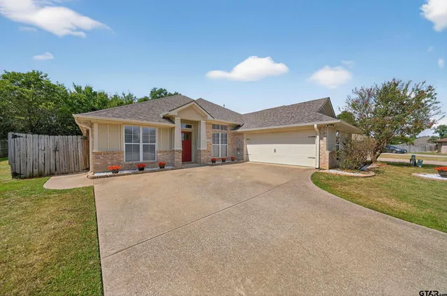 $374,000 | 10926 Westhaven Circle, Flint, TX 75762