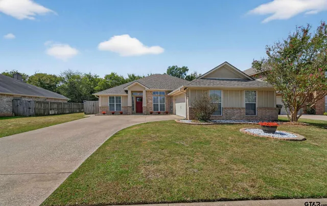 $374,000 | 10926 Westhaven Circle, Flint, TX 75762