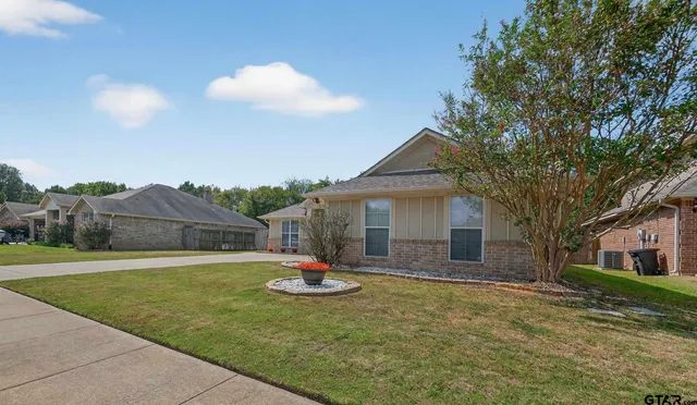 $374,000 | 10926 Westhaven Circle, Flint, TX 75762