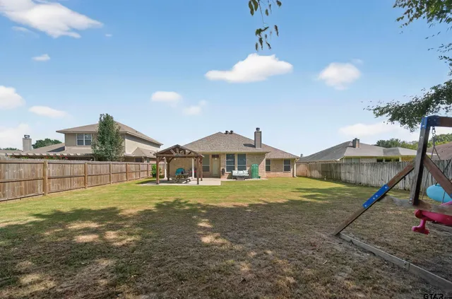 $374,000 | 10926 Westhaven Circle, Flint, TX 75762