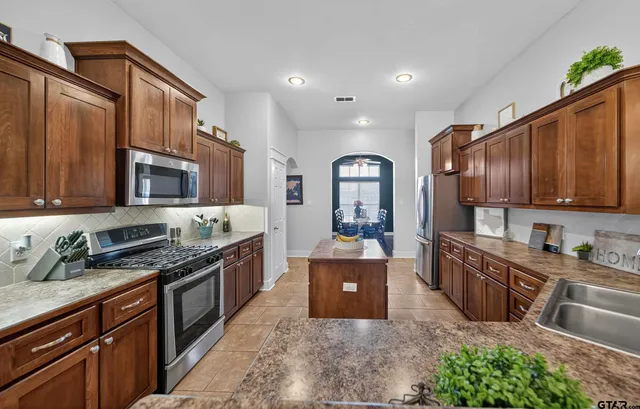 $374,000 | 10926 Westhaven Circle, Flint, TX 75762