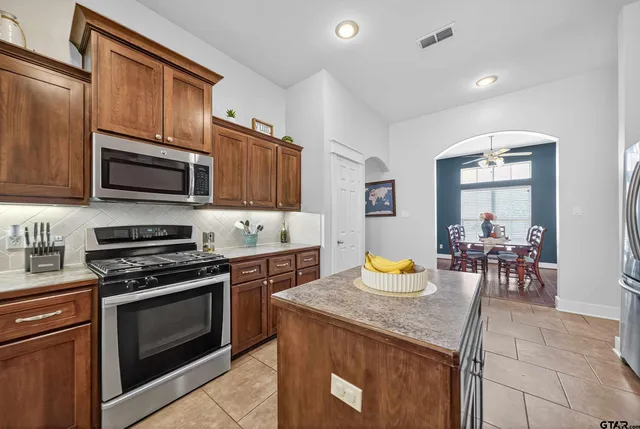 $374,000 | 10926 Westhaven Circle, Flint, TX 75762