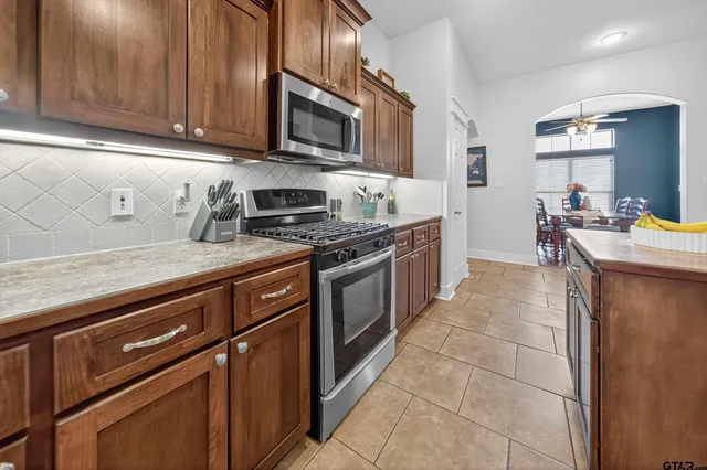 $374,000 | 10926 Westhaven Circle, Flint, TX 75762