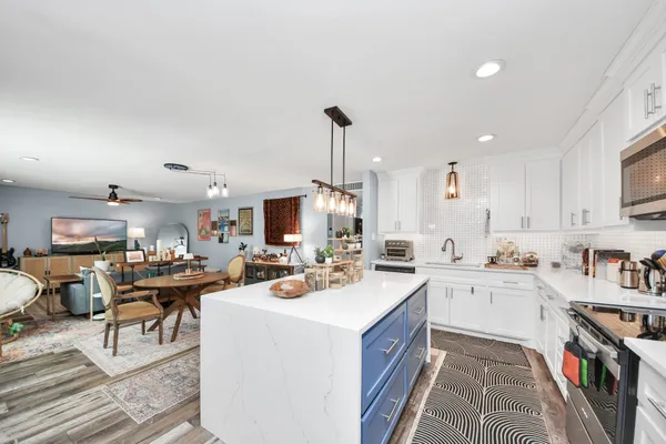 $239,500 | 3224 Timmons Lane, Unit 168, Houston, TX 77027