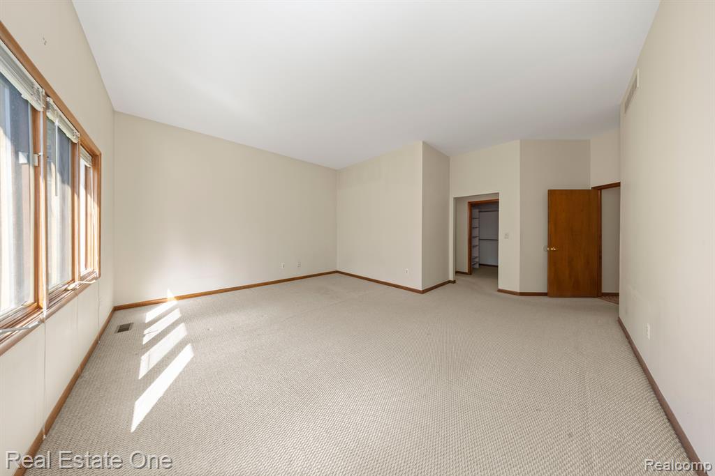 30971 Country Ridge Circle Farmington Hills, MI 48331 - Photo 24 of 47