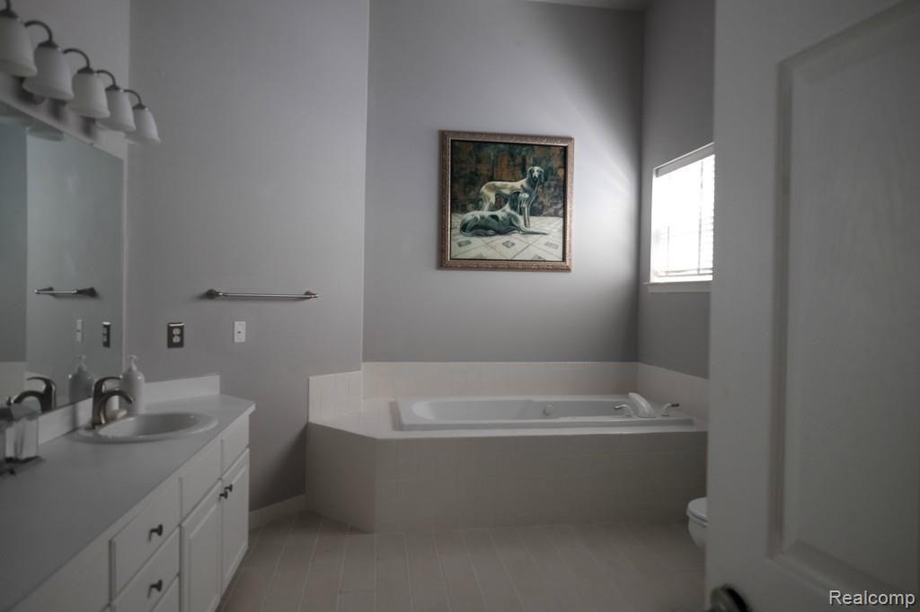 5423 Simpson Lake Road West Bloomfield, MI 48323 - Photo 16 of 27 020_5423SimpsonLakeWB.jpg