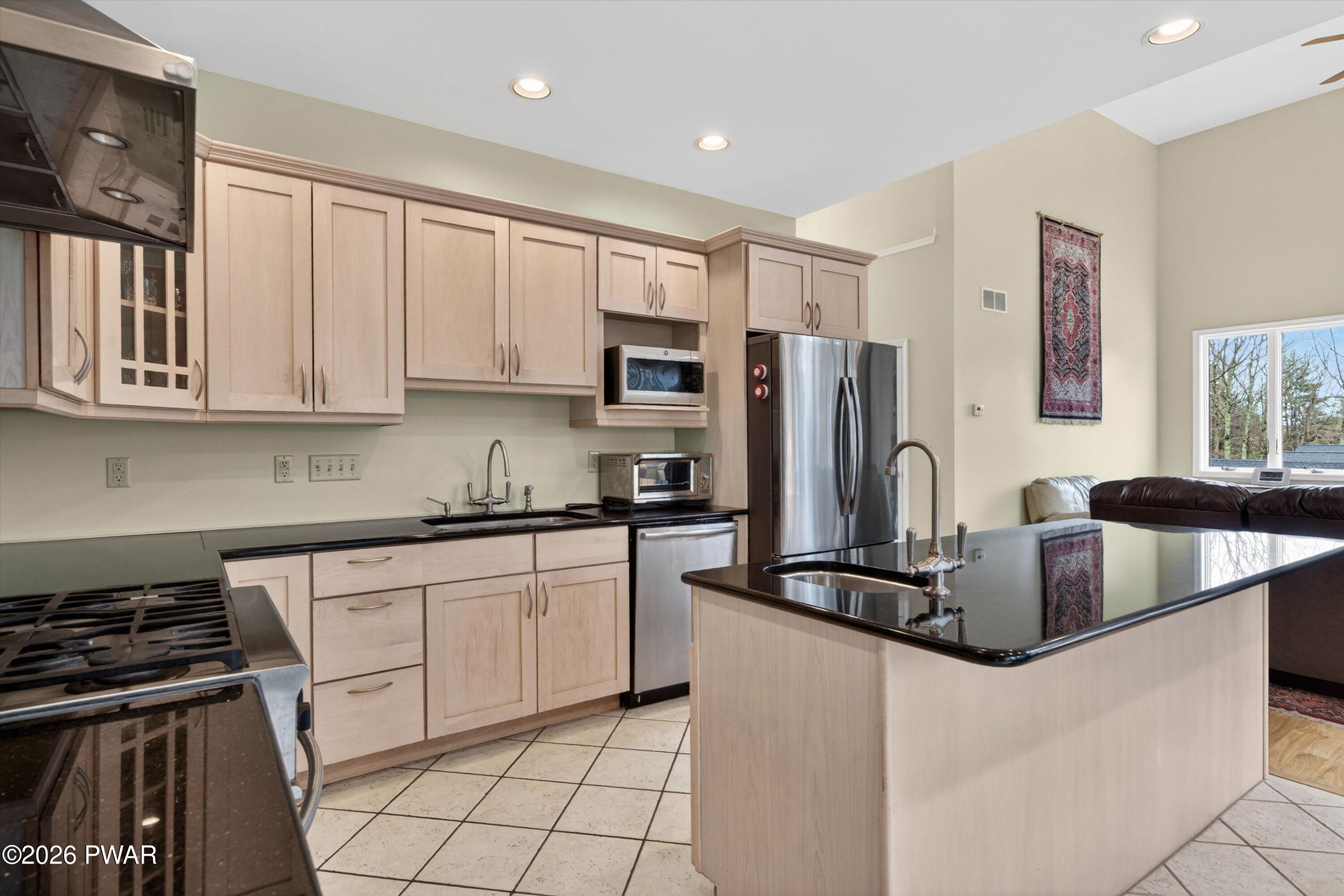 117 Stone Ridge Lane Milford, PA 18337 - Photo 4 of 44