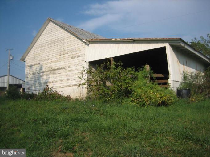 2524 Cross Section Road Westminster, MD 21158 - Photo 15 of 15 20'x25' Tractor Shed w/ 25' x 16' Run In Shed