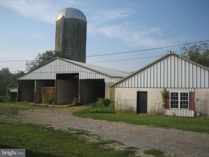 2524 Cross Section Road Westminster, MD 21158 - Photo 5 of 15 245'x90' Semi-Open Span Barn W/Attached Milk House