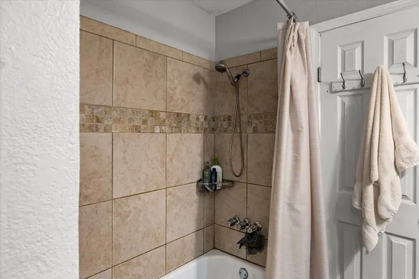 $1,900 | 5213 Winding Brook Drive, Dickinson, TX 77539