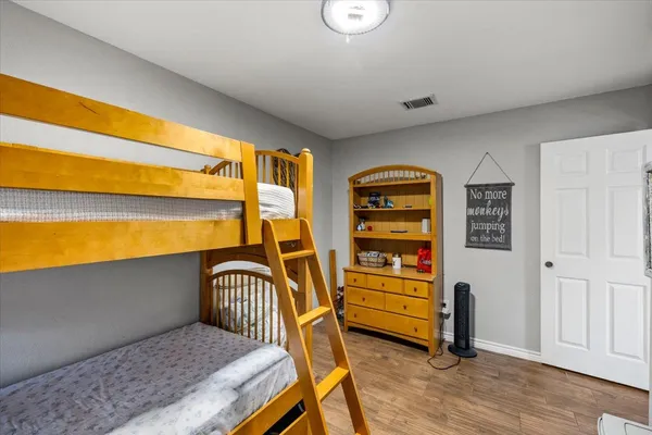 $1,900 | 5213 Winding Brook Drive, Dickinson, TX 77539