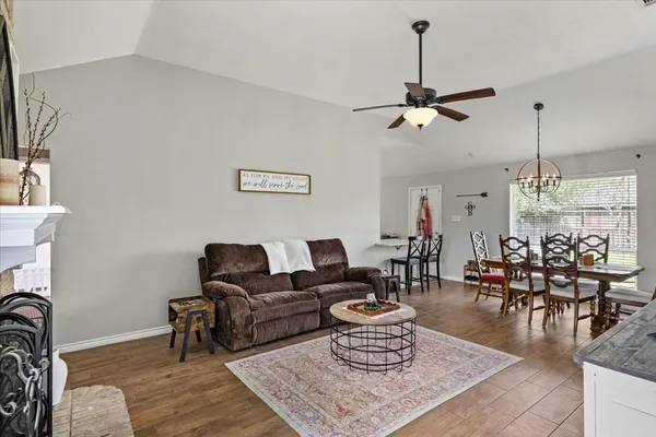 $1,900 | 5213 Winding Brook Drive, Dickinson, TX 77539
