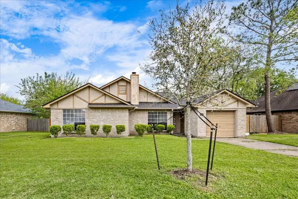 $1,900 | 5213 Winding Brook Drive, Dickinson, TX 77539