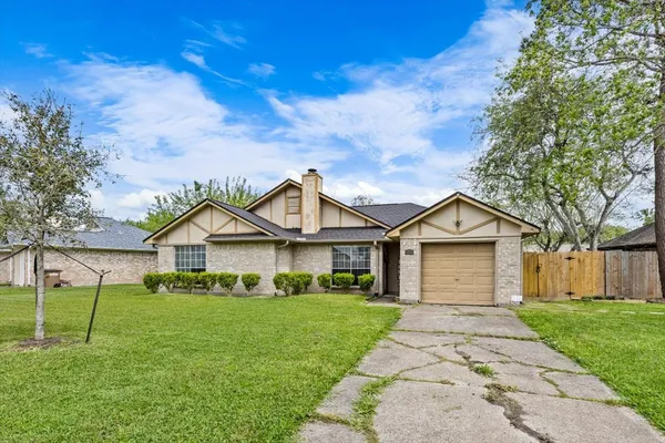 $1,900 | 5213 Winding Brook Drive, Dickinson, TX 77539